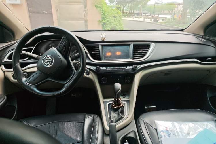 Used Buick GT 2016 15N Automatic Elite Edition Center Console