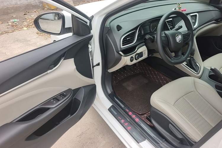 Used Buick GT 2016 15N Automatic Elite Edition Driver Seat
