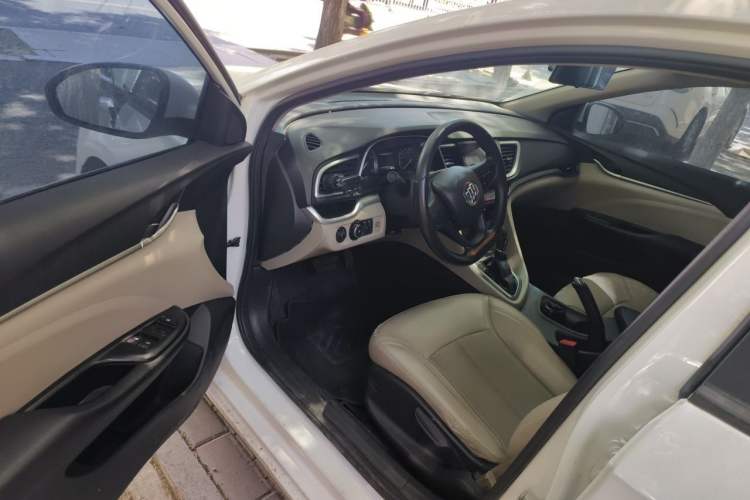 Used Buick GT 2016 15N Automatic Elite Edition Driver Seat