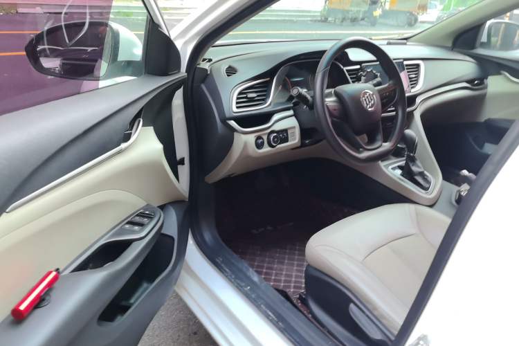 Used Buick GT 2016 15N Automatic Elite Edition Driver Seat