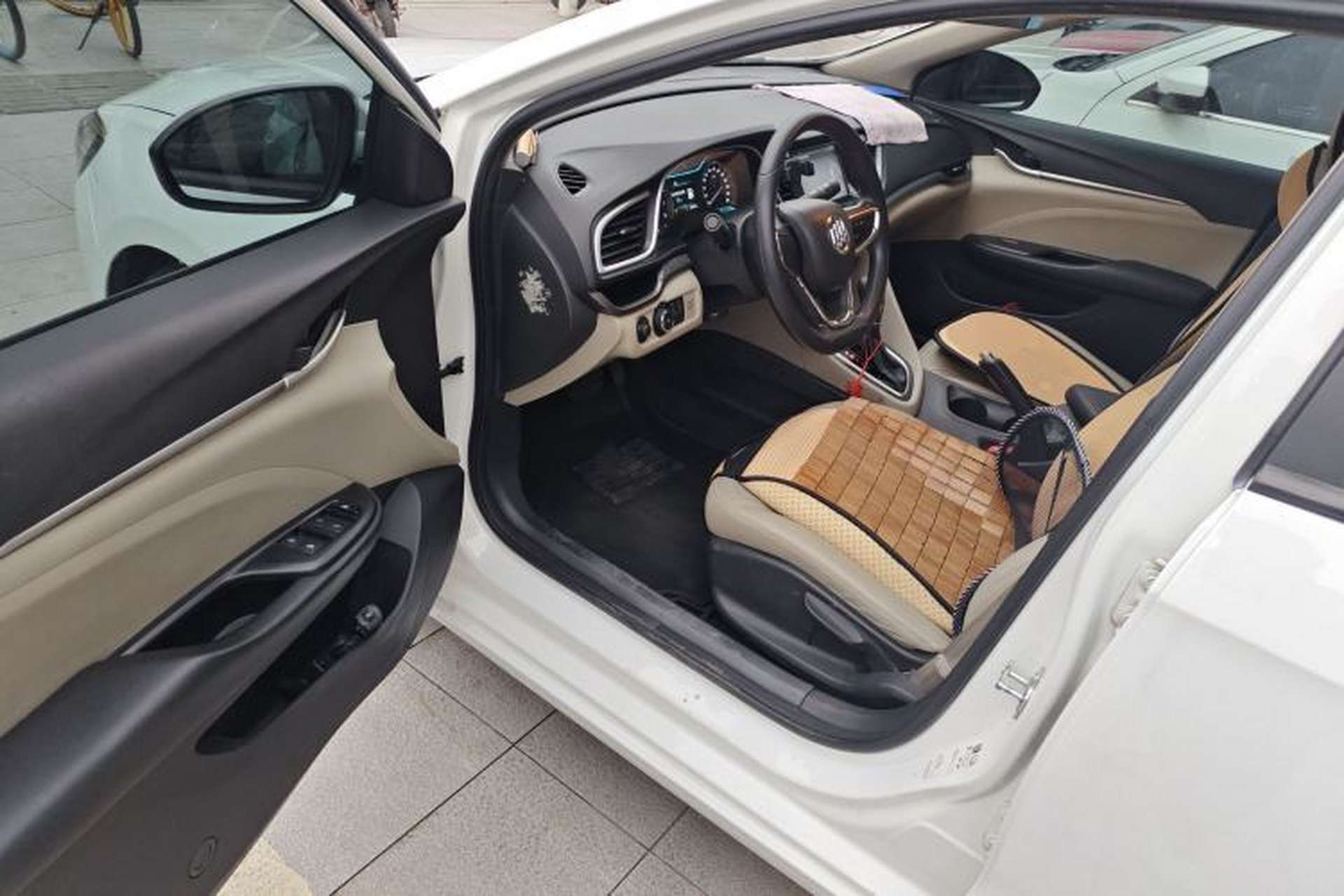 Used Buick GT 2016 15N Automatic Elite Edition Driver Seat