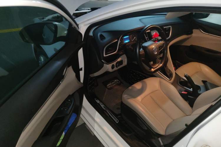 Used Buick GT 2016 15N Automatic Elite Edition Driver Seat