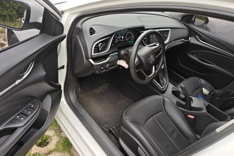 Used Buick GT 2016 15N Automatic Luxury Edition Driver Seat