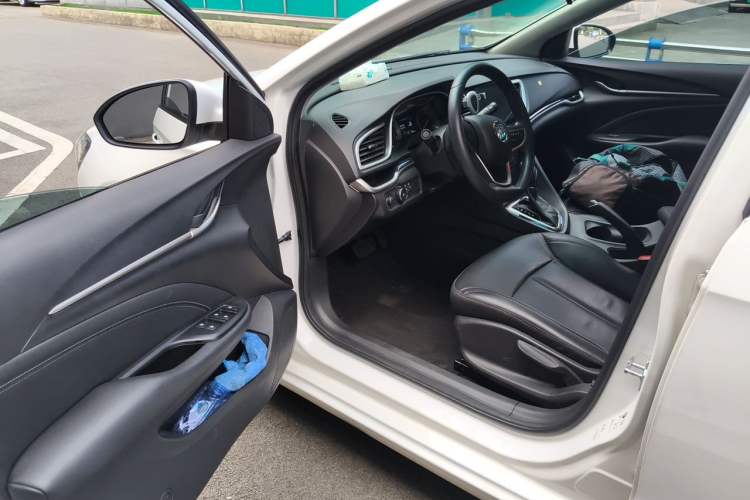 Used Buick GT 2016 15N Automatic Luxury Edition Driver Seat