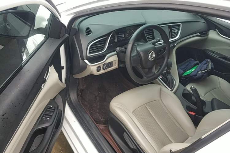Used Buick GT 2016 15N Automatic Elite Edition Driver Seat