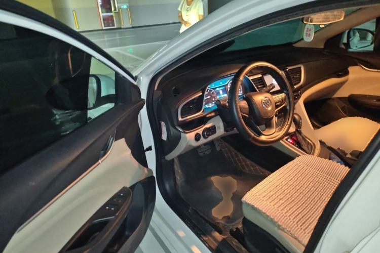 Used Buick GT 2016 15N Automatic Elite Edition Driver Seat
