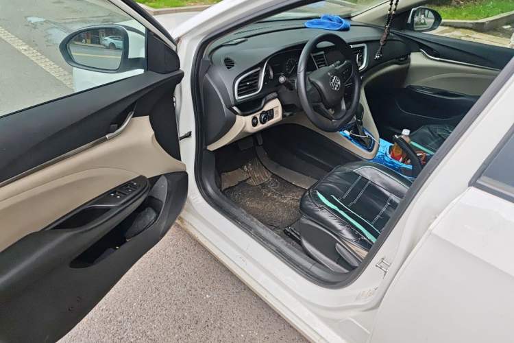 Used Buick GT 2016 15N Automatic Elite Edition Driver Seat