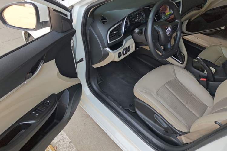 Used Buick GT 2016 15N Automatic Elite Edition Driver Seat