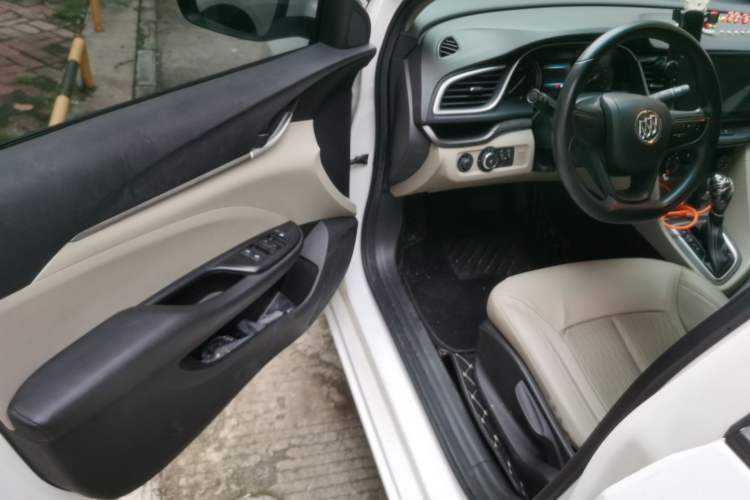 Used Buick GT 2016 15N Automatic Elite Edition Driver Seat