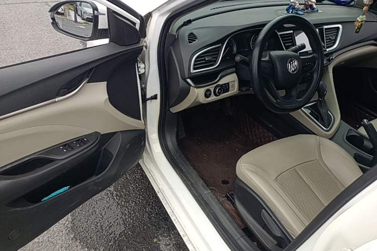 Used Buick GT 2016 15N Automatic Elite Edition Driver Seat