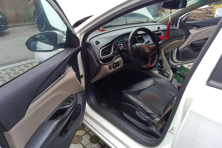 Used Buick GT 2016 15N Automatic Elite Edition Driver Seat