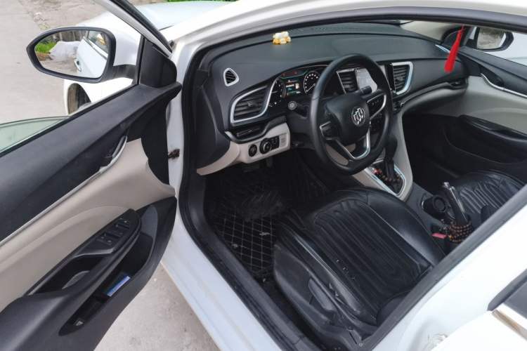 Used Buick GT 2016 15N Automatic Elite Edition Driver Seat
