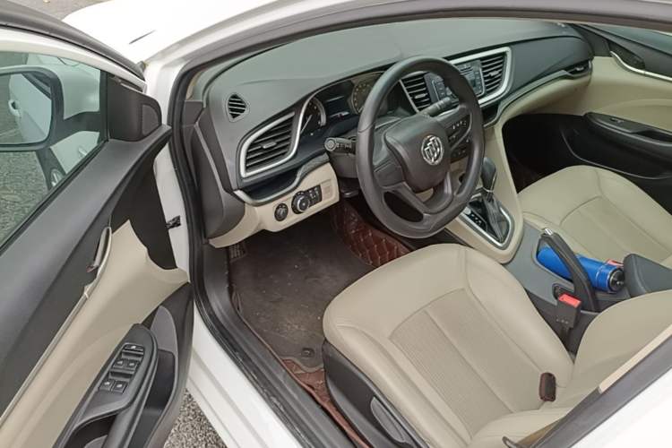 Used Buick GT 2016 15N Automatic Elite Edition Driver Seat