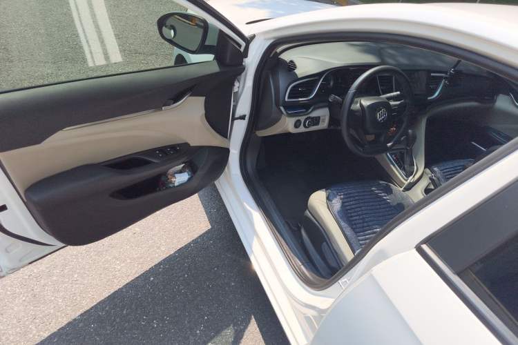 Used Buick GT 2016 15N Automatic Elite Edition Driver Seat