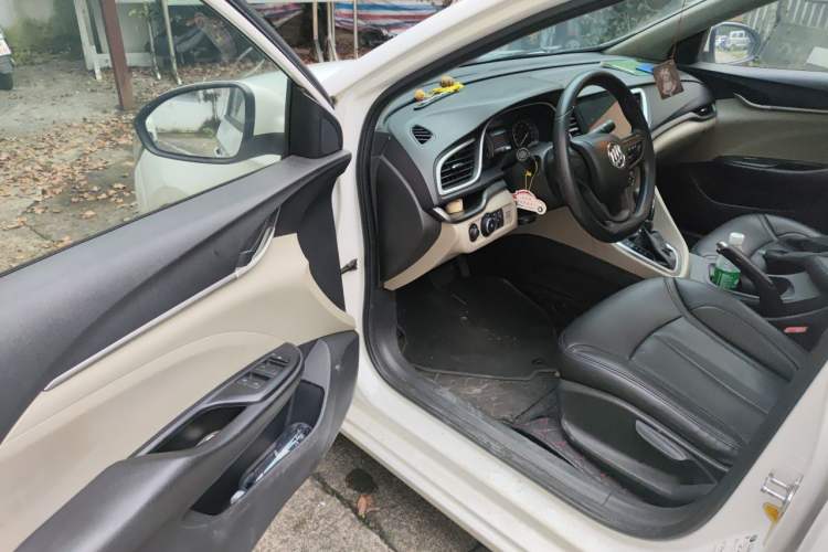 Used Buick GT 2016 15N Automatic Elite Edition Driver Seat