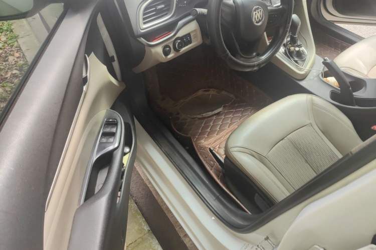 Used Buick GT 2016 15N Automatic Elite Edition Driver Seat