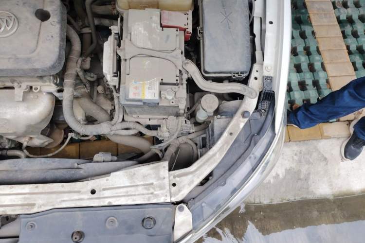 Used Buick GT 2016 15N Manual Elite Edition Engine Bay Left