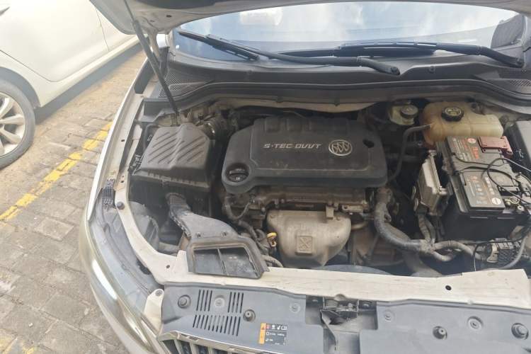 Used Buick GT 2016 15N Manual Elite Edition Engine Bay Right