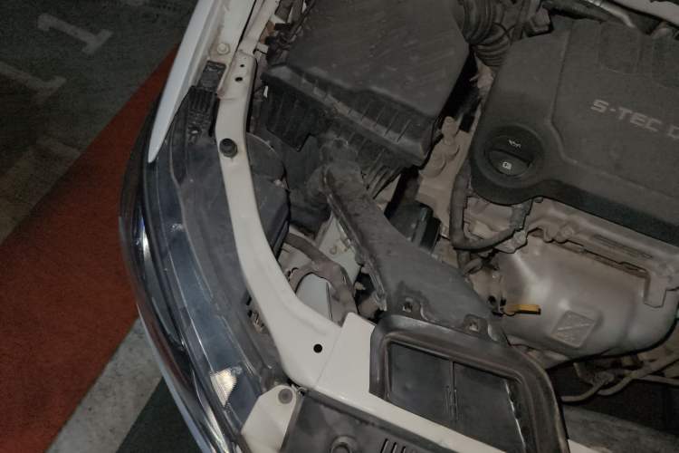 Used Buick GT 2016 15N Manual Luxury Version Engine Bay Right