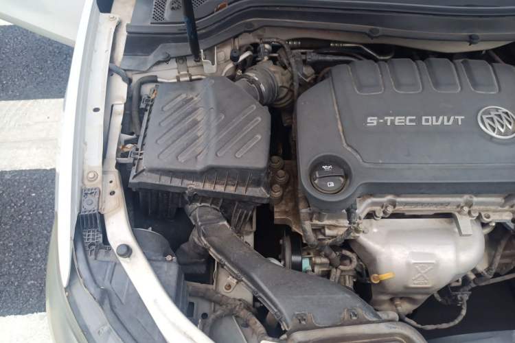Used Buick GT 2016 15N Manual Luxury Version Engine Bay Right