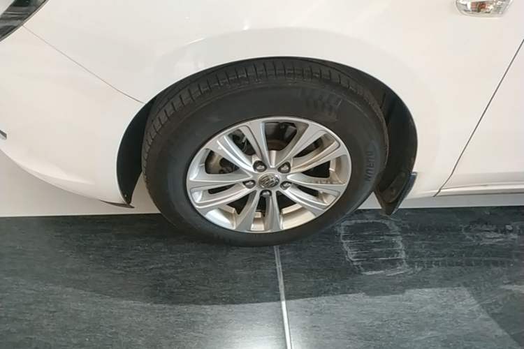 Used Buick GT 2016 15N Automatic Entry-Level Trim Exterior 4