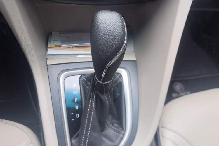 Used Buick GT 2016 15N Automatic Elite Edition Gear Lever
