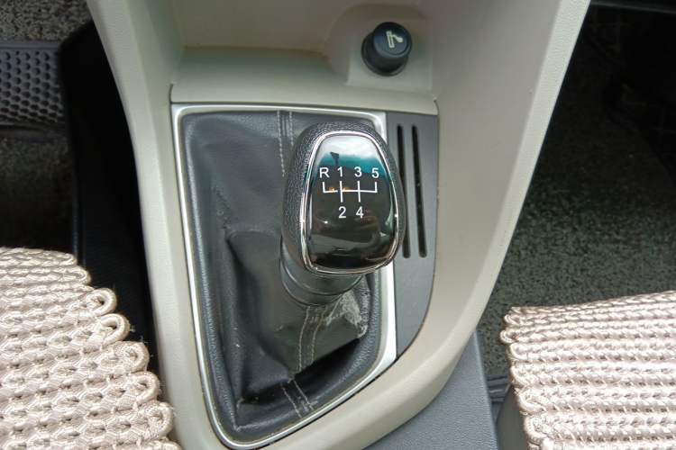 Used Buick GT 2016 15N Manual Entry-Level Trim Gear Lever