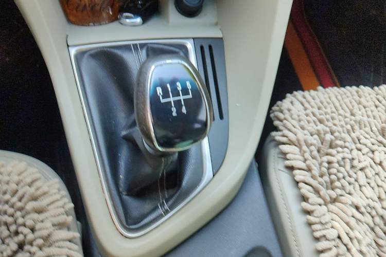 Used Buick GT 2016 15N Manual Elite Edition Gear Lever