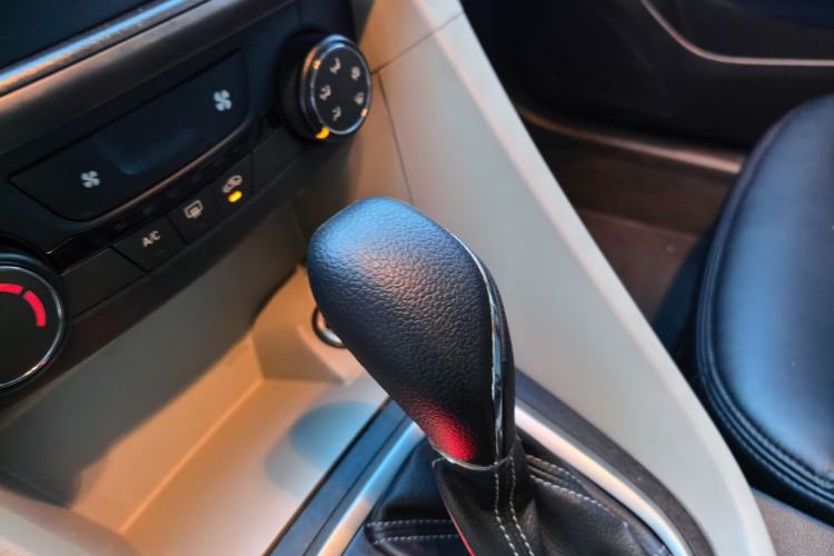 Used Buick GT 2016 15N Automatic Entry-Level Trim Interior 4