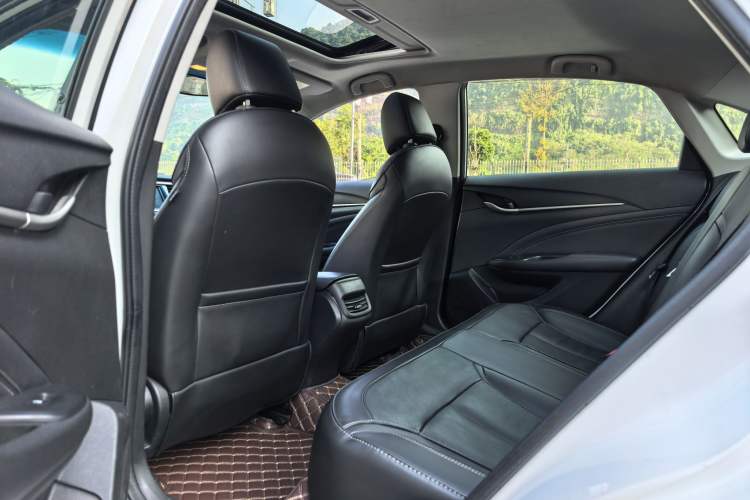 Used Buick GT 2016 15N Automatic Luxury Edition Interior 4