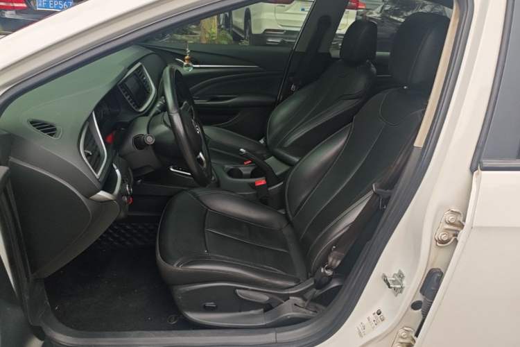 Used Buick GT 2016 18T Dual-Clutch Luxury Model Left Front Seat