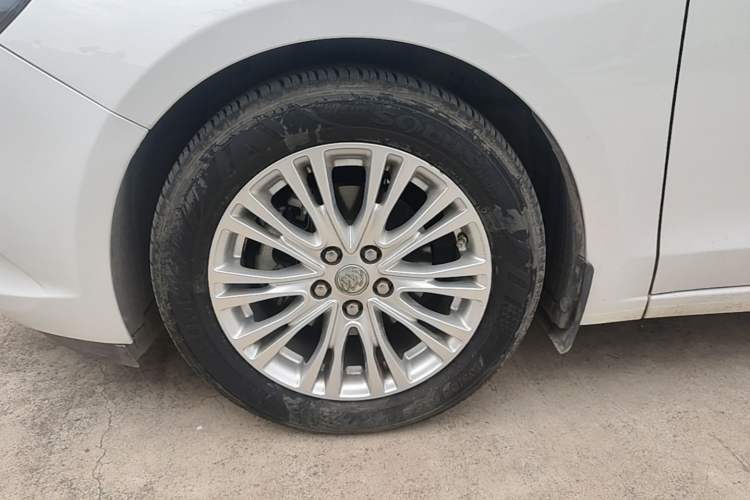 Used Buick GT 2016 15N Automatic Elite Edition Left Front Wheel Hub