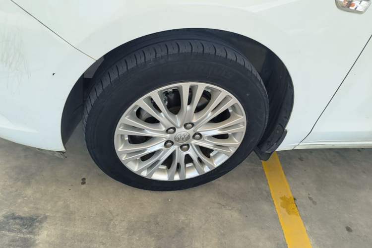Used Buick GT 2016 15N Manual Elite Edition Left Front Wheel Hub