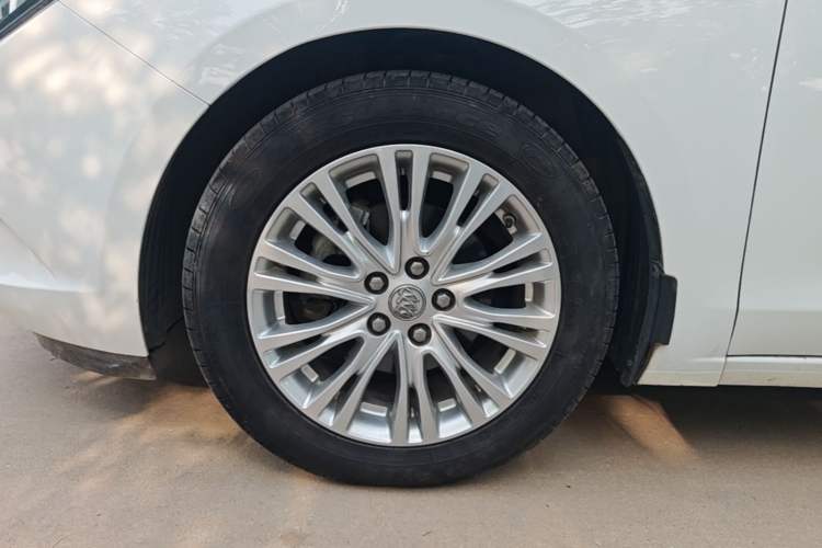 Used Buick GT 2016 15N Automatic Elite Edition Left Front Wheel Hub