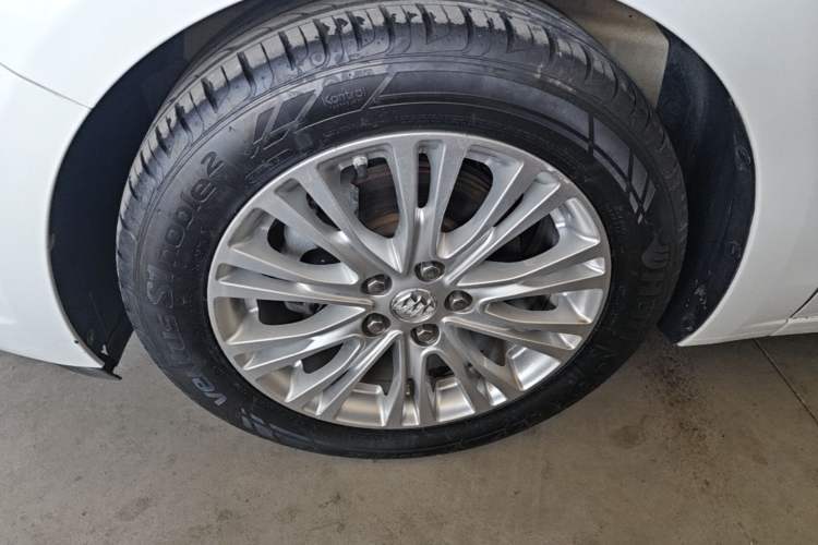 Used Buick GT 2016 15N Automatic Elite Edition Left Front Wheel Hub