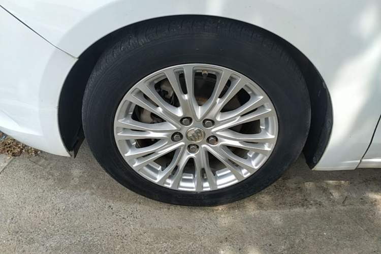 Used Buick GT 2016 15N Automatic Elite Edition Left Front Wheel Hub