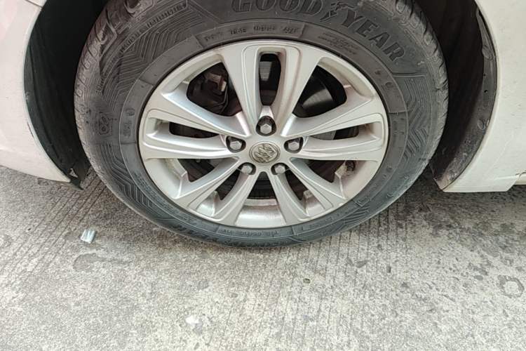 Used Buick GT 2016 15N Automatic Entry-Level Trim Left Front Wheel Hub