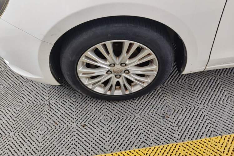 Used Buick GT 2016 15N Automatic Elite Edition Left Front Wheel Hub