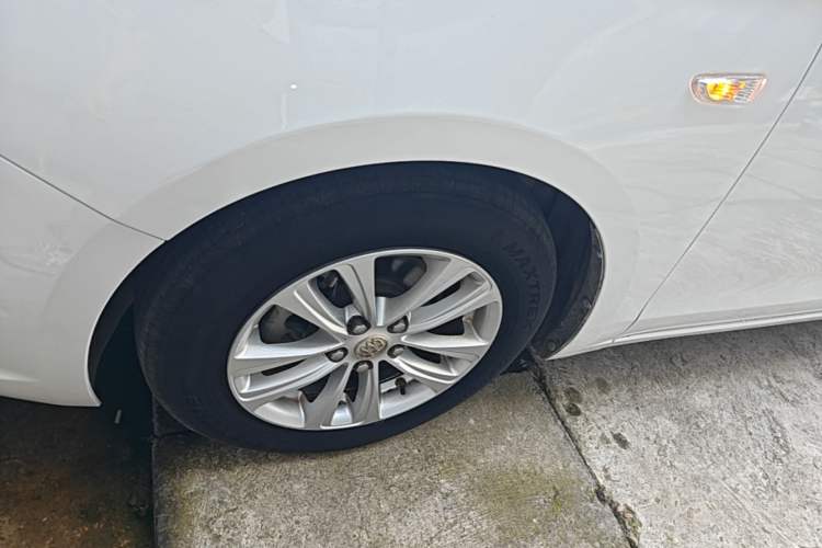 Used Buick GT 2016 15N Automatic Entry-Level Trim Left Front Wheel Hub