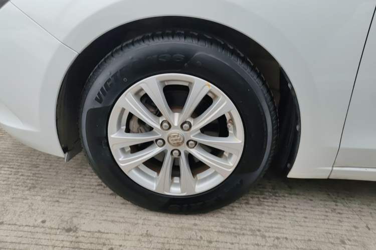 Used Buick GT 2016 15N Automatic Entry-Level Trim Left Front Wheel Hub