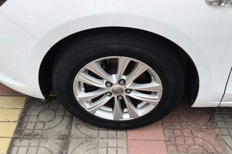 Used Buick GT 2016 15N Automatic Entry-Level Trim Left Front Wheel Hub