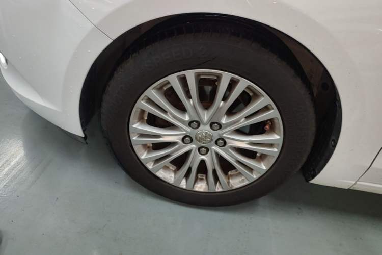 Used Buick GT 2016 15N Automatic Luxury Edition Left Front Wheel Hub