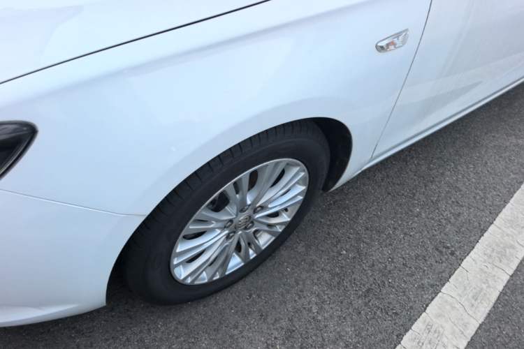 Used Buick GT 2016 15N Automatic Luxury Edition Left Front Wheel Hub