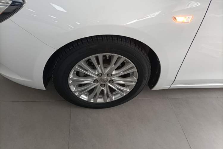 Used Buick GT 2016 15N Automatic Elite Edition Left Front Wheel Hub