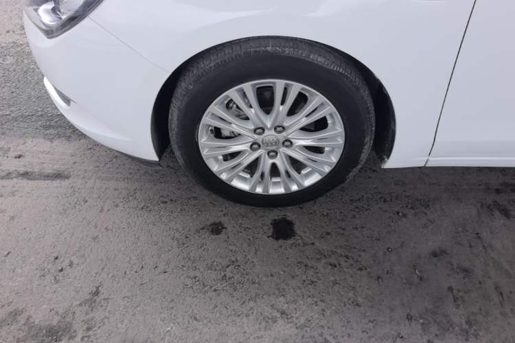 Used Buick GT 2016 15N Automatic Elite Edition Left Front Wheel Hub