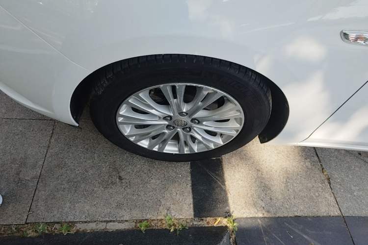 Used Buick GT 2016 15N Automatic Elite Edition Left Front Wheel Hub