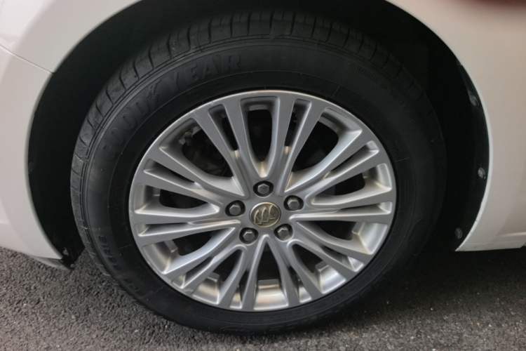 Used Buick GT 2016 15N Automatic Elite Edition Left Front Wheel Hub