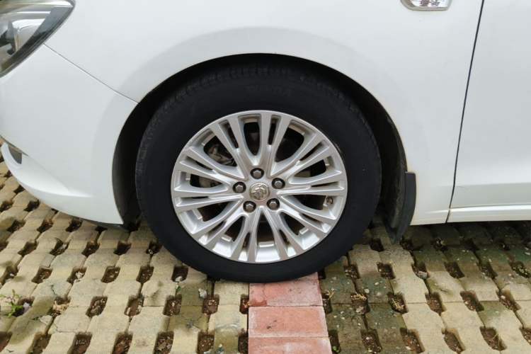 Used Buick GT 2016 15N Automatic Elite Edition Left Front Wheel Hub