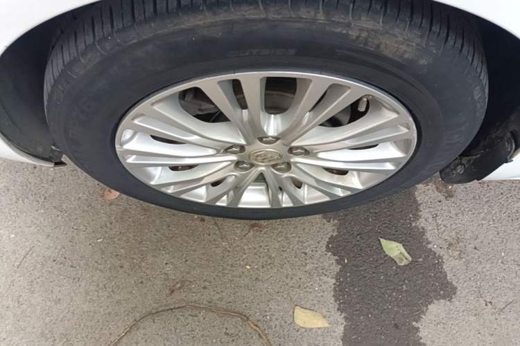 Used Buick GT 2016 15N Automatic Elite Edition Left Front Wheel Hub