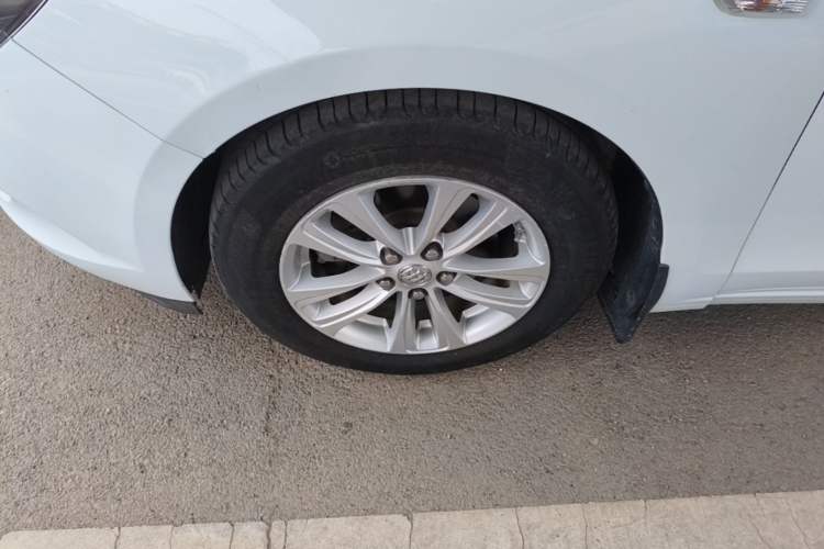 Used Buick GT 2016 15N Automatic Entry-Level Trim Left Front Wheel Hub